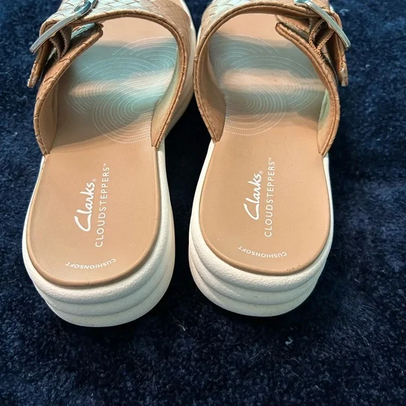 Clarks Tan Woven Slide Sandals - Picture 4 of 5